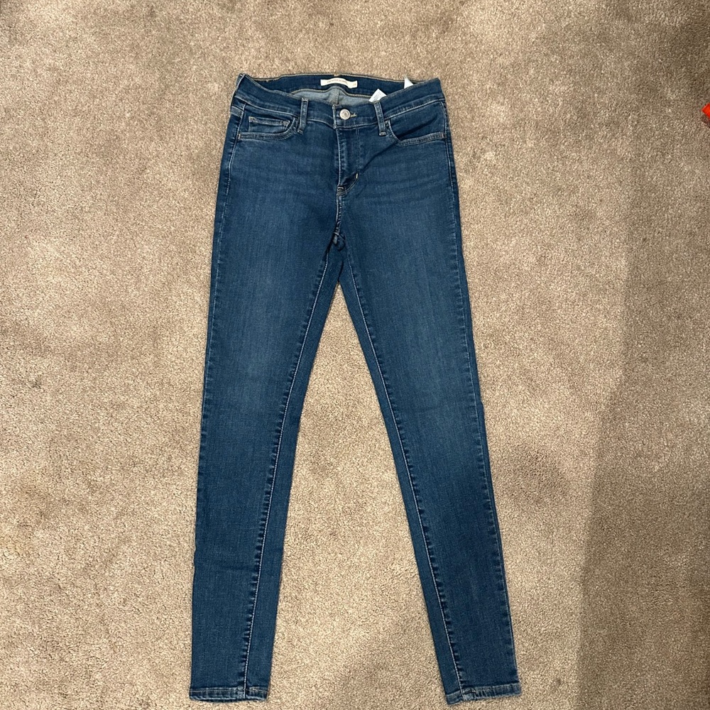 - Levi 710 Super skinny size 28